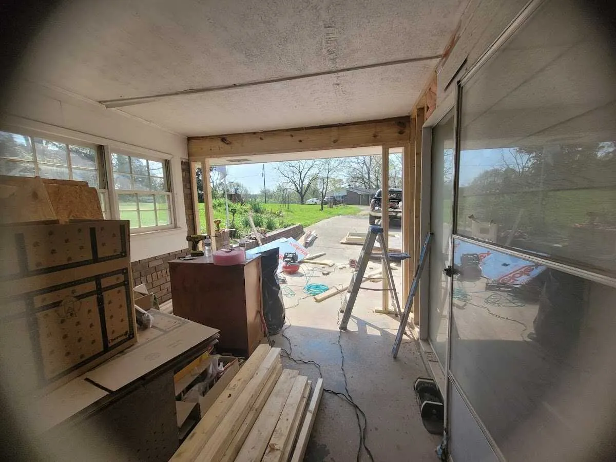 Air movers and dehumidifier for Drying & Dehumidification in Valley Park